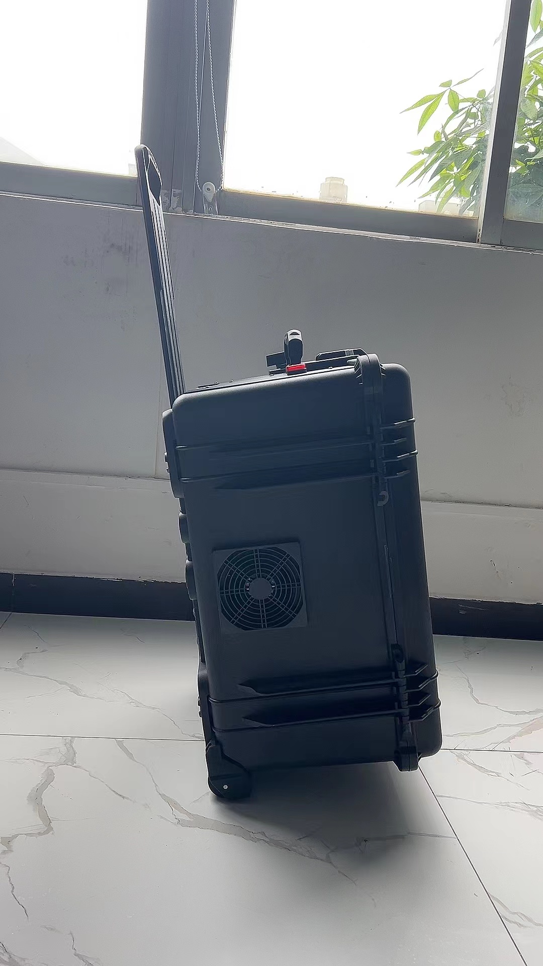 木垒手拉箱型移动通信干扰器